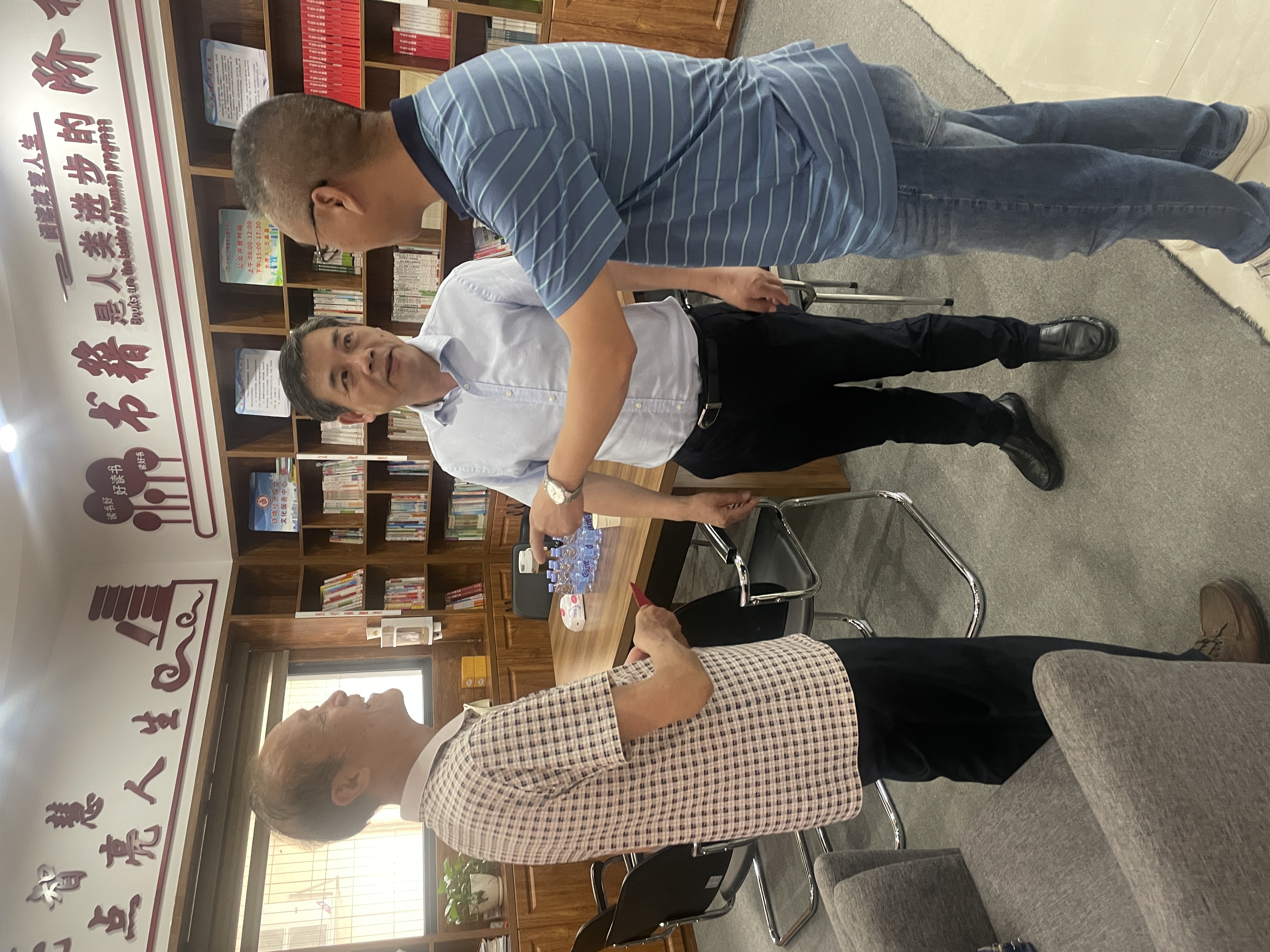 市委副书记林乃平慰问困难党员郑兰新