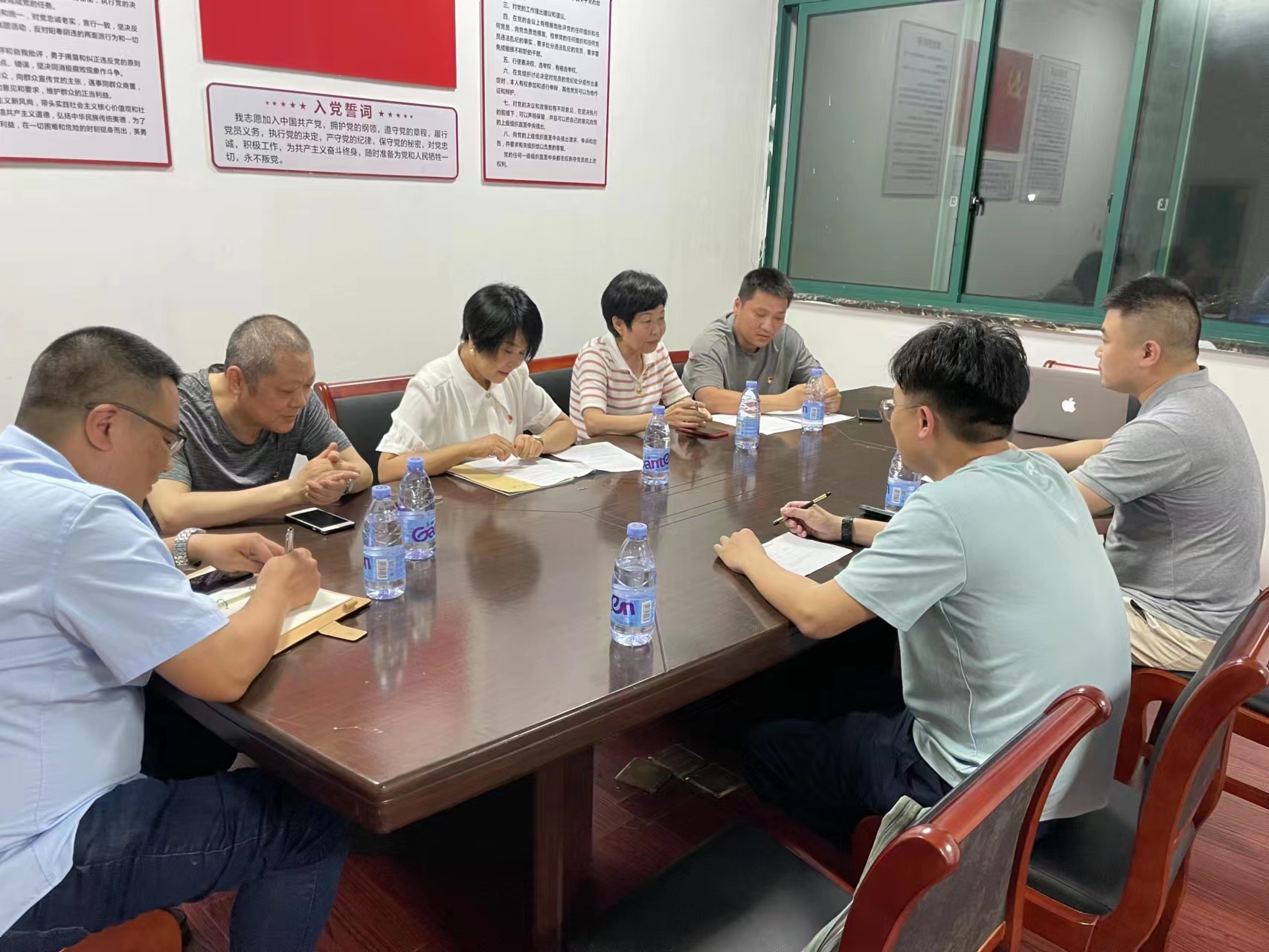 滨江时代城小区党支部召开党员大会